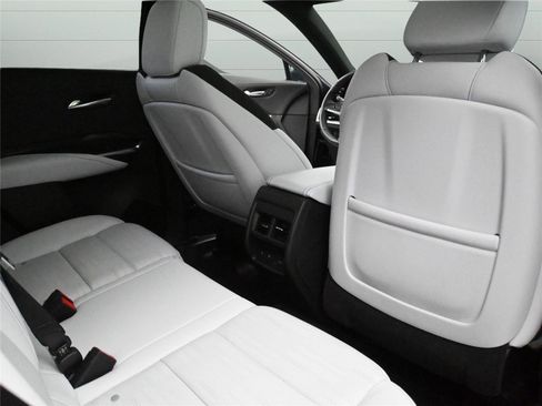 Used 2024 Cadillac XT4 Sport image 37