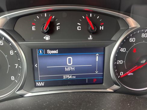 Used 2024 GMC Terrain SLE w/ Driver Convenience Package FWD image 11