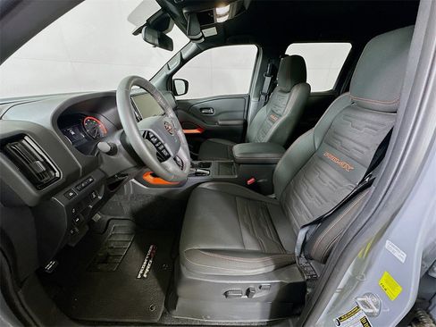 Used 2025 Nissan Frontier PRO-4X w/ Pro Convenience Package image 15