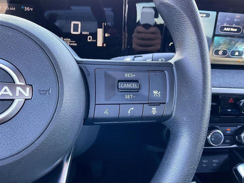 Used 2025 Nissan Kicks SV image 17