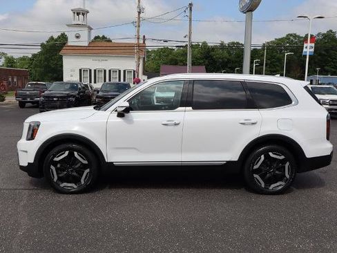 Used 2023 Kia Telluride EX w/ EX Captain's Chair Package AWD/4WD image 15