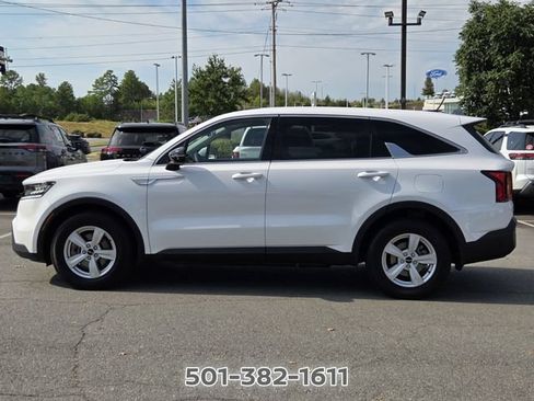 Used 2023 Kia Sorento LX FWD image 2