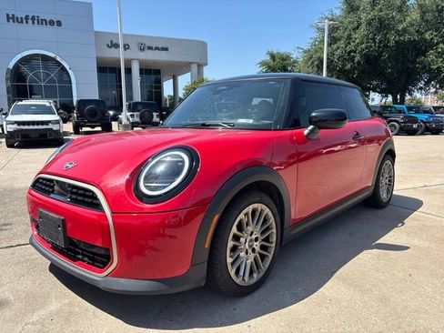 Used 2025 MINI Cooper 2-Door Hardtop FWD image 3
