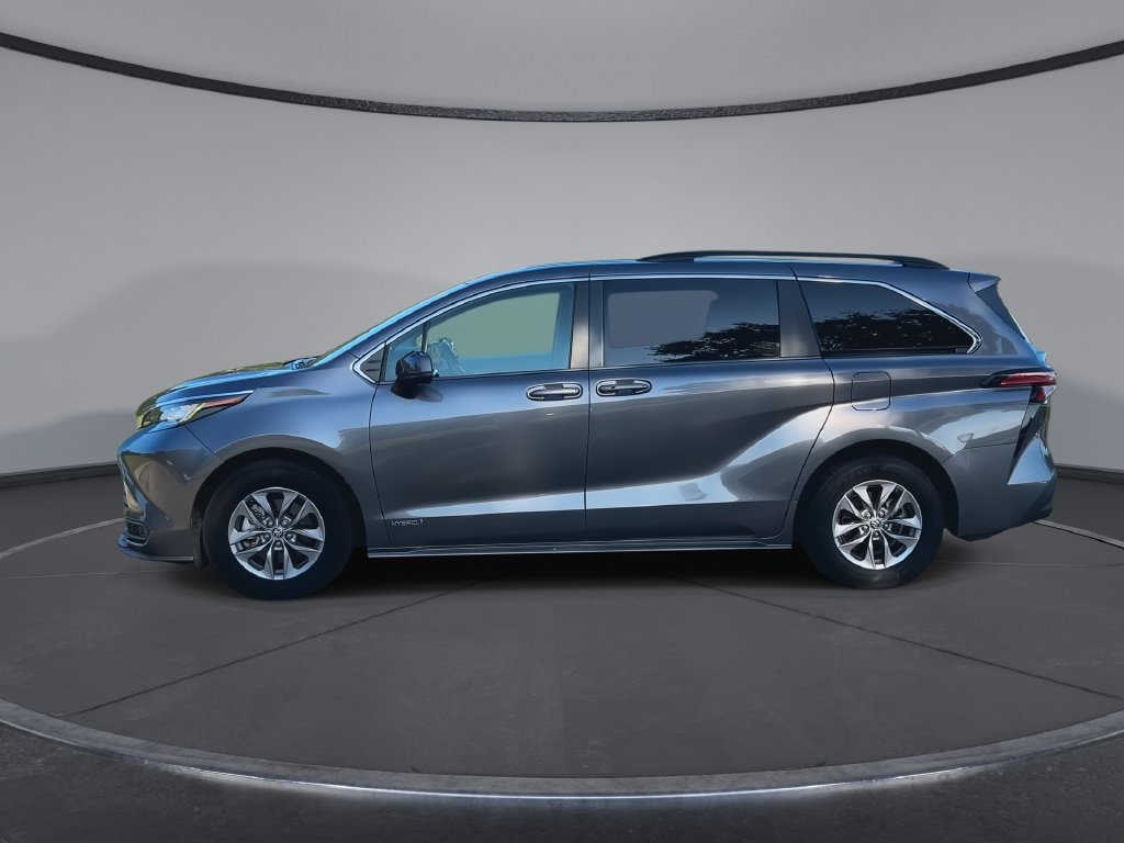 Used 2021 Toyota Sienna LE FWD image 5