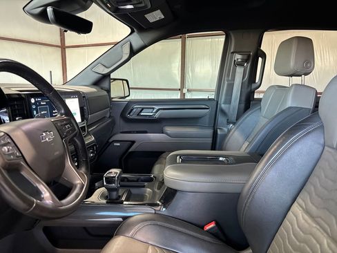 Used 2022 Chevrolet Silverado 1500 ZR2 w/ Technology Package image 13