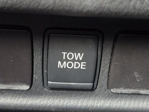 Used 2016 Nissan Pathfinder SV AWD/4WD image 14
