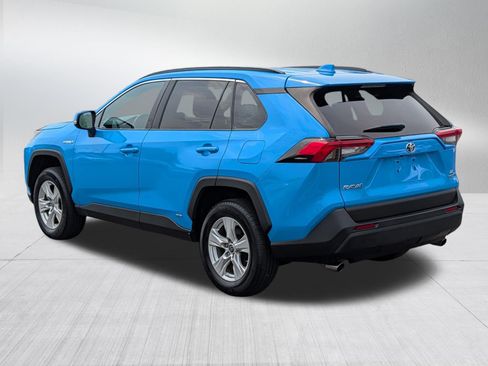 Used 2021 Toyota RAV4 LE AWD/4WD image 5