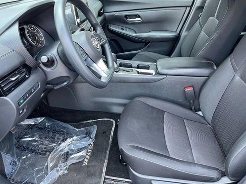 Used 2025 Nissan Sentra SV FWD image 30