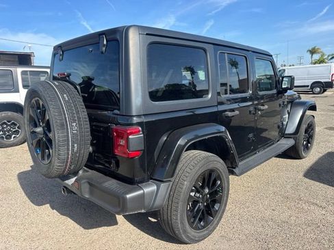 Used 2022 Jeep Wrangler Unlimited Sahara AWD/4WD image 6