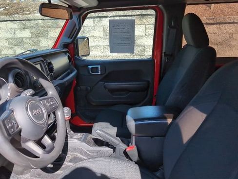 Used 2018 Jeep Wrangler Sport image 13