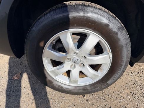 Used 2013 Kia Sorento LX w/ Convenience Pkg image 11