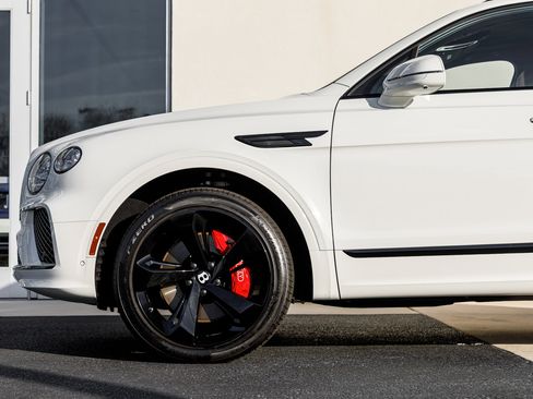 Used 2025 Bentley Bentayga image 18