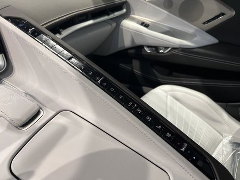 Used 2024 Chevrolet Corvette Stingray Premium Cpe w/ Battery Protection Package image 38
