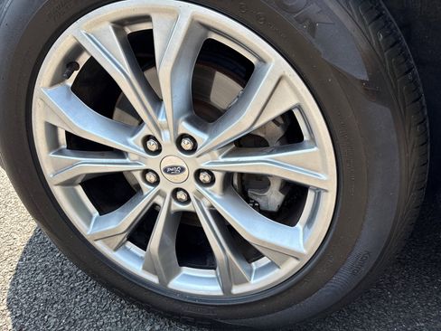 Used 2020 Ford Explorer XLT w/ Equipment Group 202A image 10