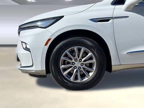 Used 2022 Buick Enclave Essence image 12