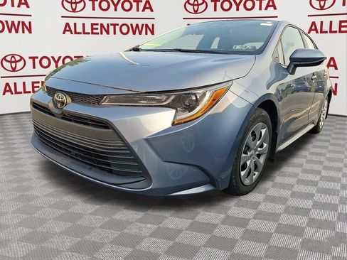 Used 2023 Toyota Corolla LE w/ Carpet Mat Package (TMS) FWD image 3