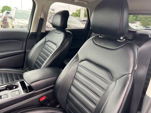 Used 2019 Ford Edge SEL w/ Cold Weather Package AWD/4WD image 7