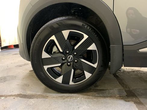 Used 2025 Nissan Kicks SV w/ SV Premium Package image 37