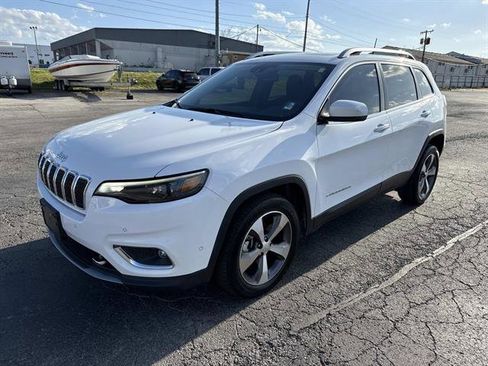 Used 2021 Jeep Cherokee Limited w/ Elite Package FWD image 3