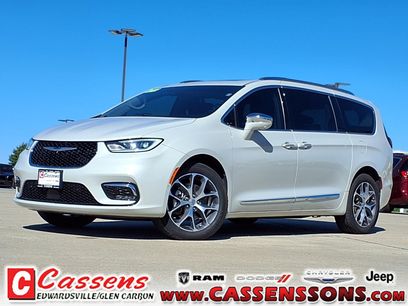 Used 2021 Chrysler Pacifica Limited w/ Uconnect Theater Family Group