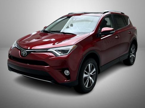 Used 2018 Toyota RAV4 XLE FWD image 1