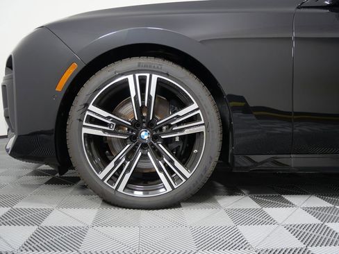 Used 2025 BMW 760i xDrive w/ Executive Package image 8