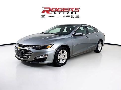 Used 2024 Chevrolet Malibu LT image 3