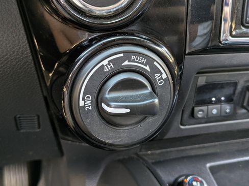 Certified 2024 Nissan Titan Platinum Reserve w/ Moonroof Package image 25