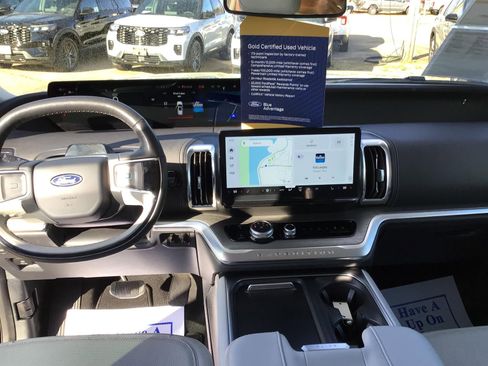 Certified 2025 Ford Expedition Max Platinum image 2