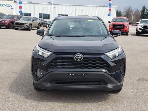 Used 2025 Toyota RAV4 XLE AWD/4WD image 2