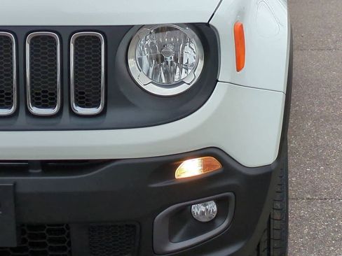 Used 2016 Jeep Renegade Latitude image 10