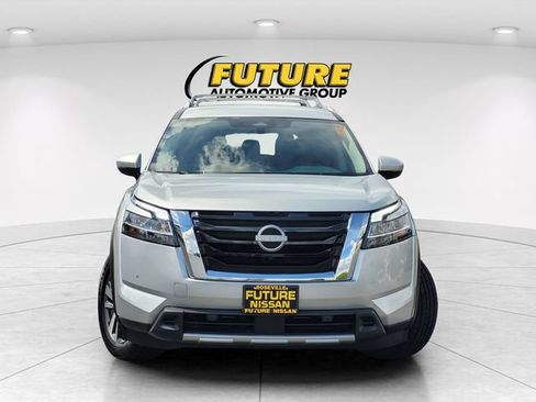Certified 2024 Nissan Pathfinder SL w/ Cargo Package FWD image 2