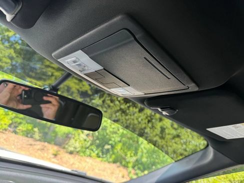 Used 2017 Ford Explorer XLT w/ Equipment Group 202A FWD image 27