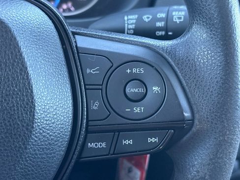 Used 2022 Toyota RAV4 LE image 19