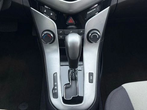 Used 2013 Chevrolet Cruze LS image 37