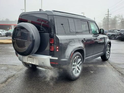 Used 2024 Land Rover Defender 110 S image 4