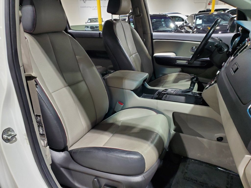 Used 2016 Kia Sedona SX FWD image 13