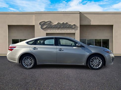 Used 2015 Toyota Avalon Limited image 2