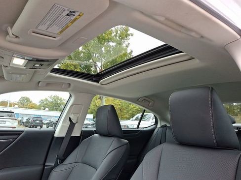 Used 2024 Lexus ES 350 w/ Premium Package image 18