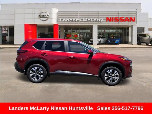 Used 2023 Nissan Rogue SV FWD image 2