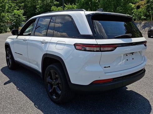 Certified 2023 Jeep Grand Cherokee Altitude AWD/4WD image 8