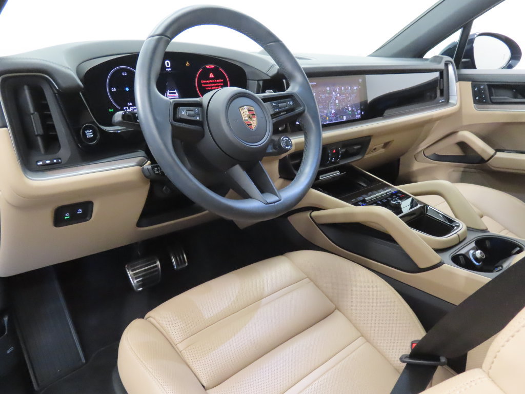 Used 2025 Porsche Cayenne S AWD/4WD image 4