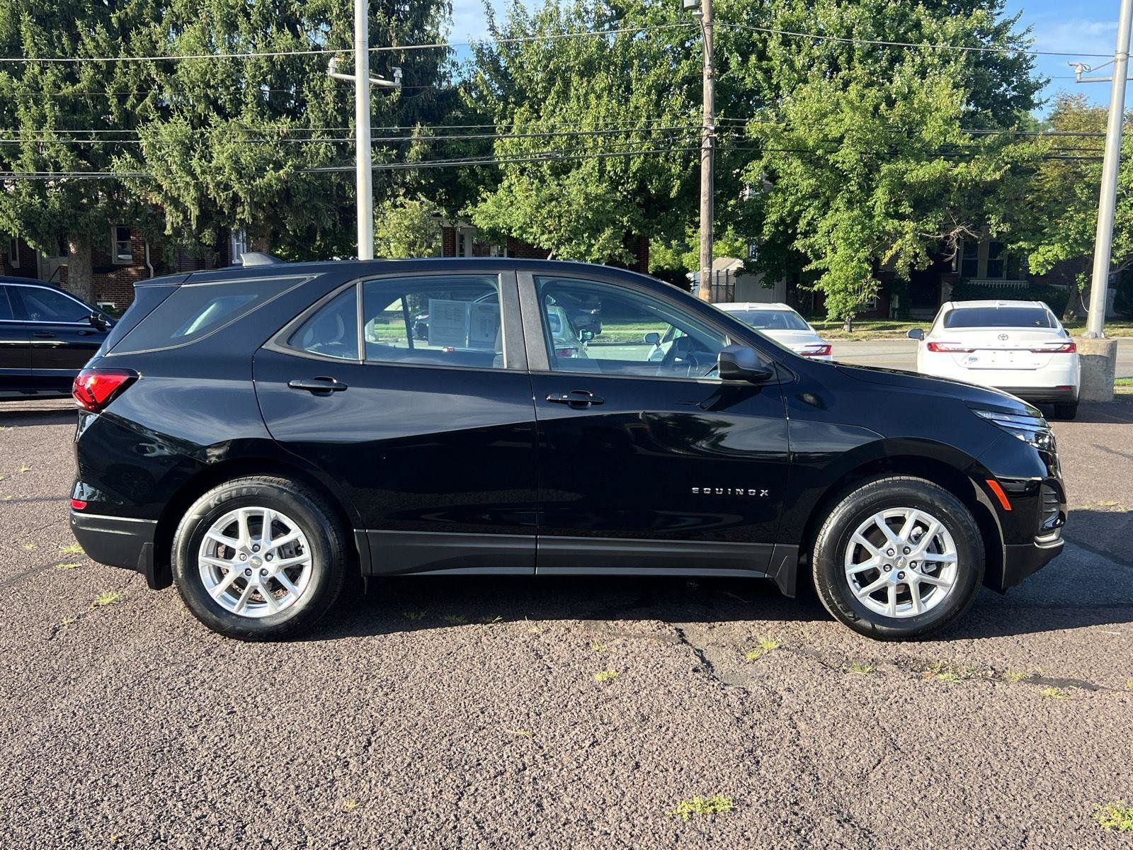 Used 2024 Chevrolet Equinox LS w/ Driver Confidence II Package AWD/4WD image 8