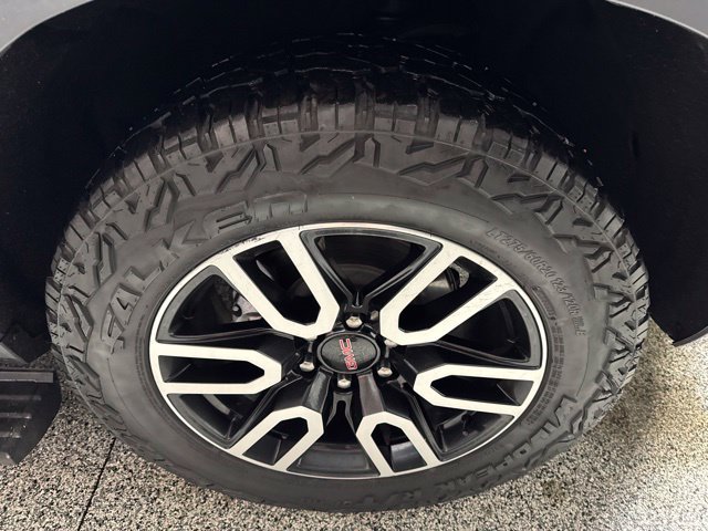 Used 2021 GMC Yukon AT4 w/ Technology Package AWD/4WD image 32