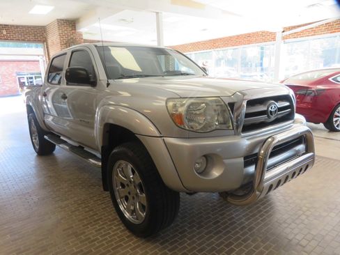 Used 2010 Toyota Tacoma PreRunner image 4