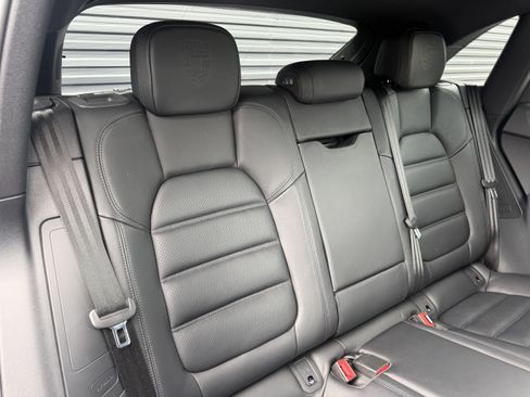 Used 2025 Porsche Macan AWD/4WD image 15