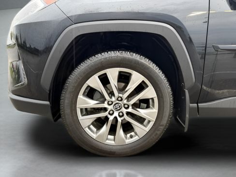 Used 2021 Toyota RAV4 XLE Premium AWD/4WD image 32