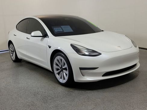 Used 2021 Tesla Model 3 Standard Range Plus RWD image 1