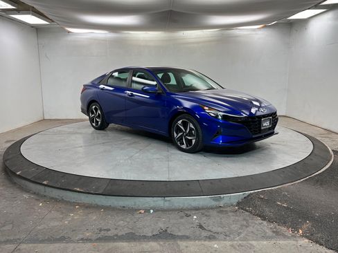 Used 2023 Hyundai Elantra SEL w/ Convenience Package image 8