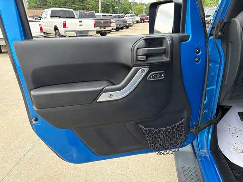 Used 2015 Jeep Wrangler Unlimited Sahara w/ Max Tow Package AWD/4WD image 22